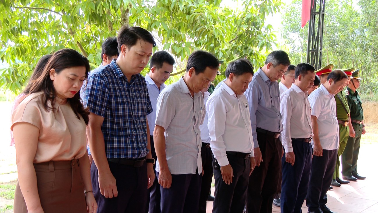 anh doan tuong niem tai hang len ha